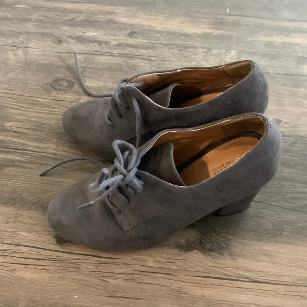 a.n.a Gray Suede Oxford Pumps